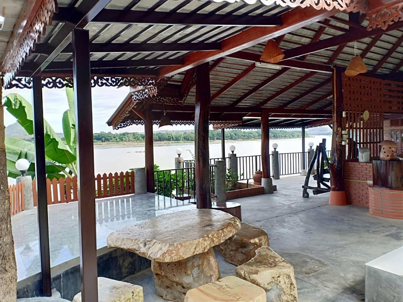 Rim Nam Kong Homestay Pak Chom エクステリア 写真